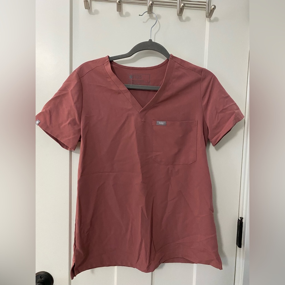 Figs scrub top